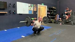 Pause back squat + back squat demonstration