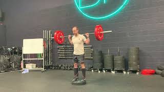 Deficit reverse lunge demonstration